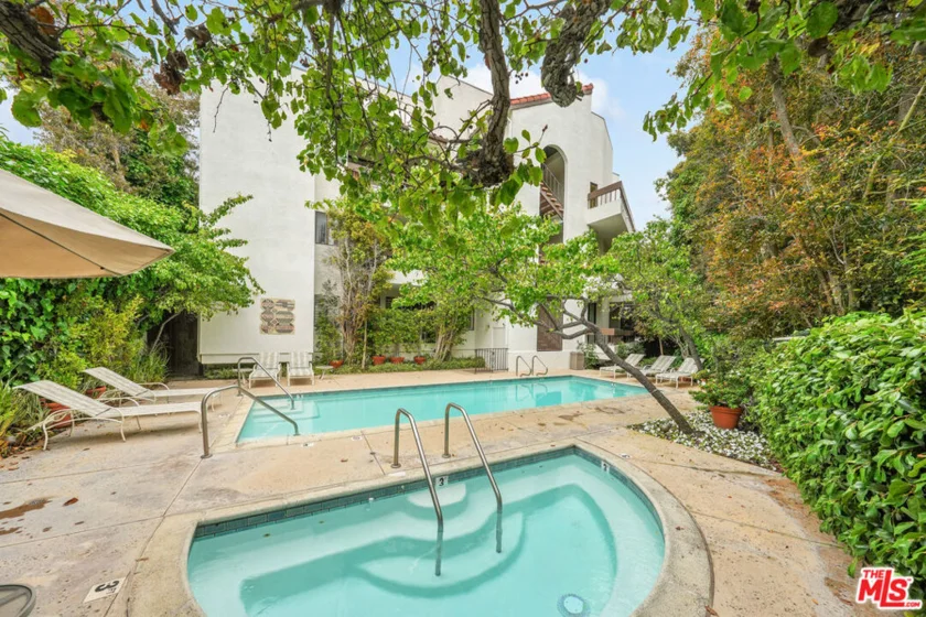 621 S Barrington Avenue #110 photo 18