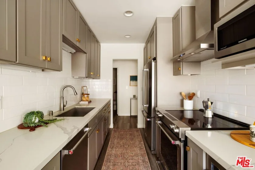11820 Mayfield Avenue #105 photo 22