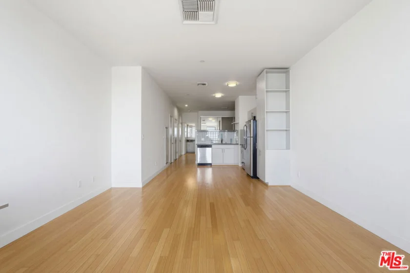3810 Wilshire Boulevard #1609 photo 23