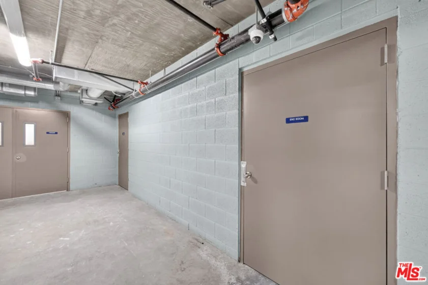 820 S Wilton Place #201 photo 29