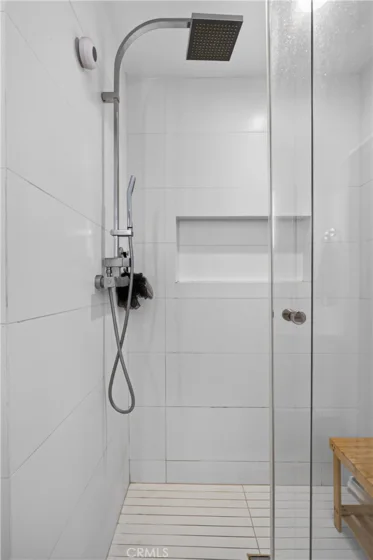 1037 N Laurel Avenue #1 photo 24