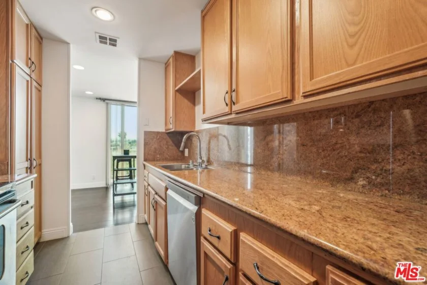 100 S Doheny Drive #501 photo 29