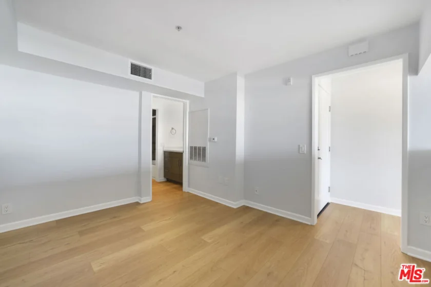 7320 Hawthorn Avenue #319 photo 27