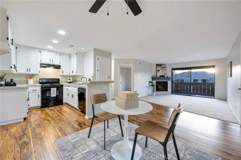 6084 Terrace photo 1