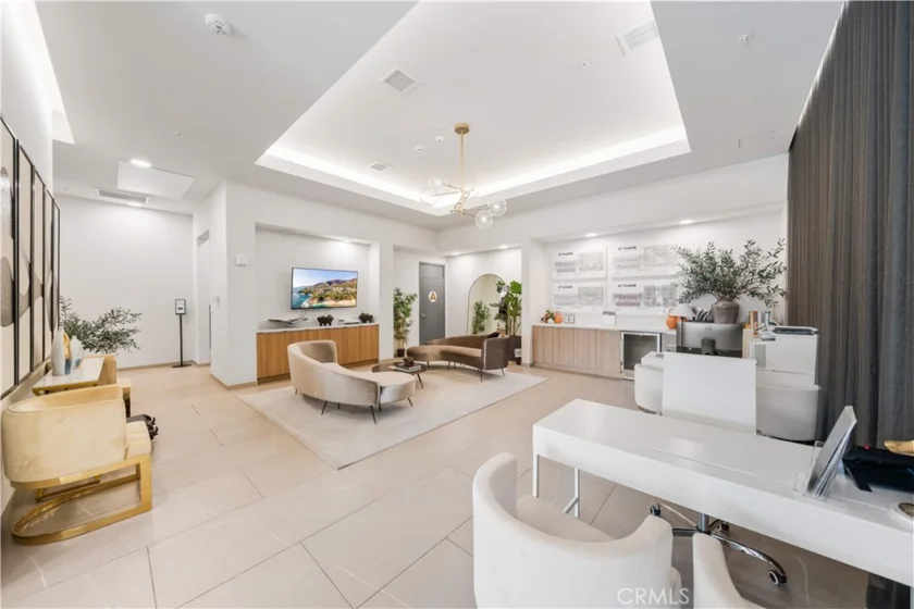 709 E Walnut Street #214 photo 19