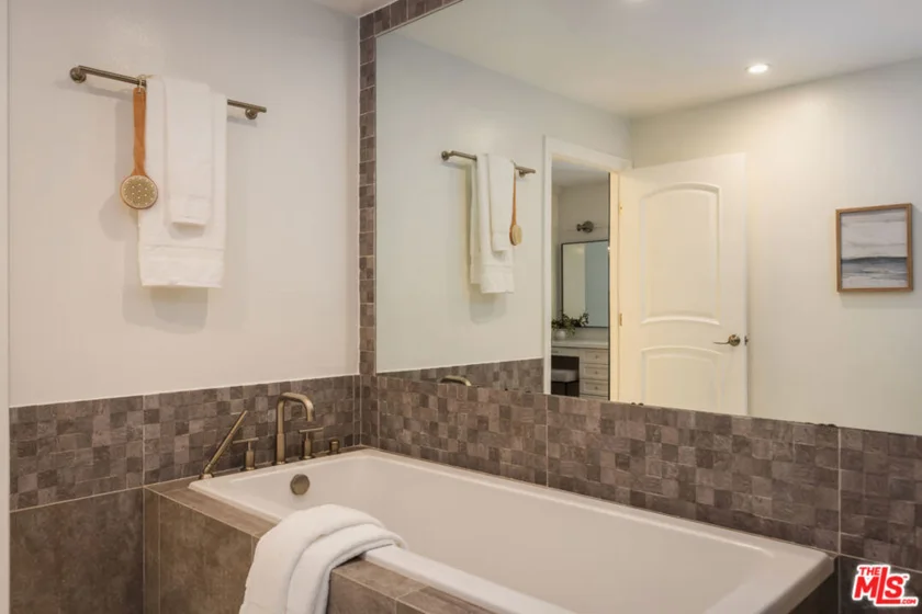 4460 Wilshire Boulevard #207 photo 49