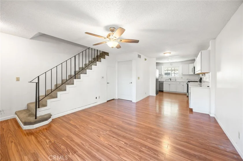 8174 Glengarry Green photo 6