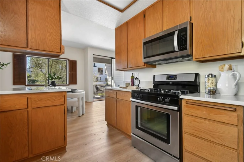 13331 Moorpark #223 photo 19