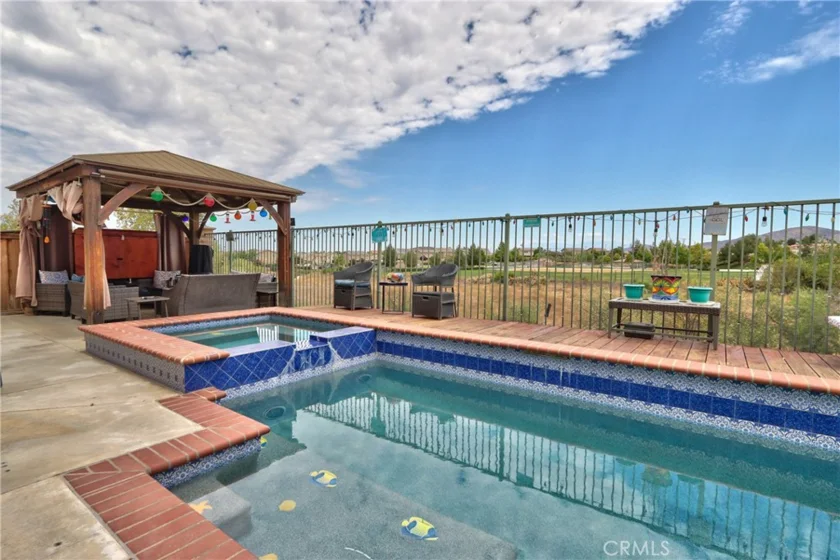 31880 Serrento photo 40