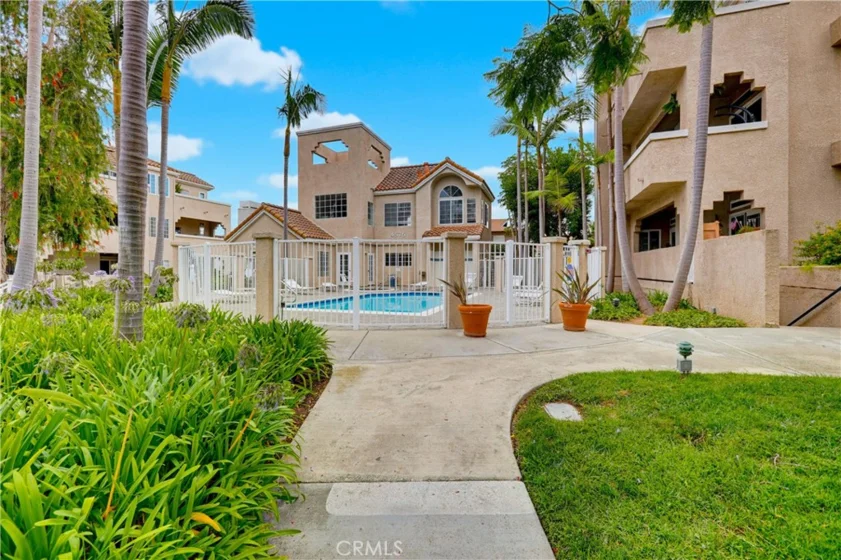 4581 Warner #302 photo 30
