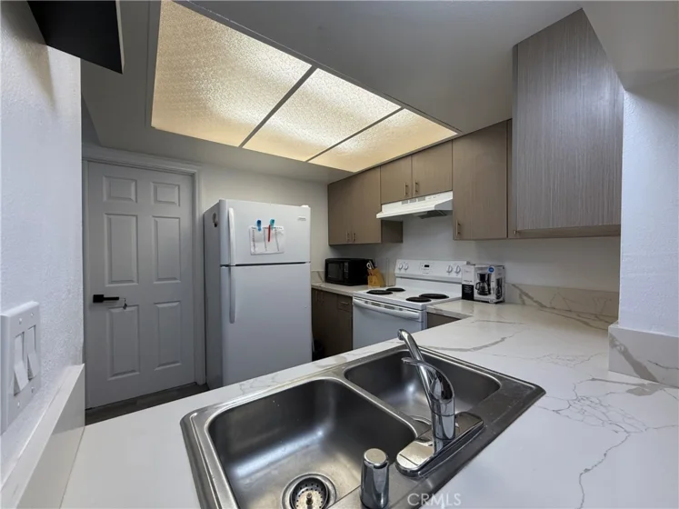1463 Everton Place photo 10