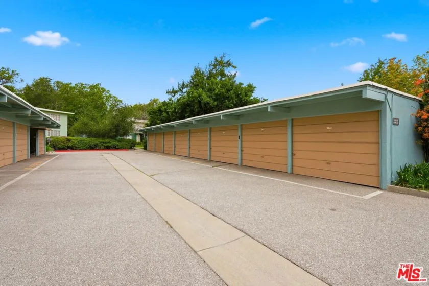 5327 Village photo 14