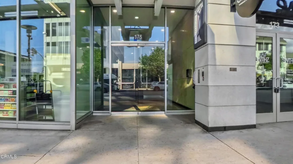 175 S Lake Avenue #406 photo 2