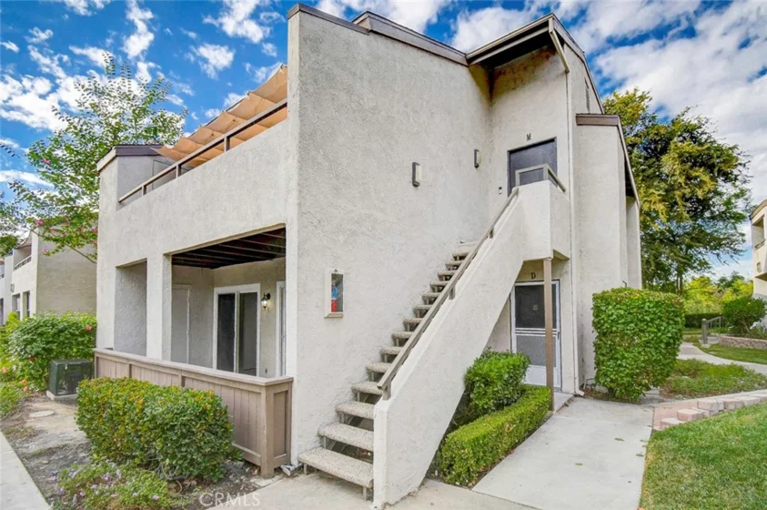 21941 Rimhurst #D photo 1