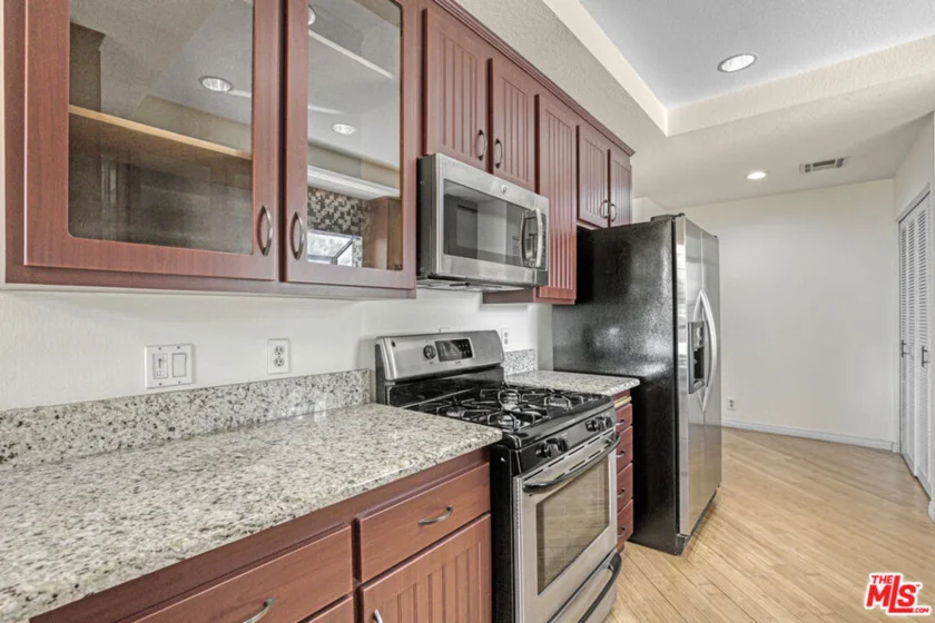 13331 Moorpark Street #233 photo 11