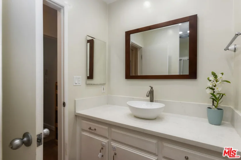 5625 Windsor Way #207 photo 23