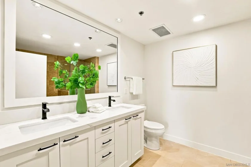 700 W Harbor Drive #1805 photo 28