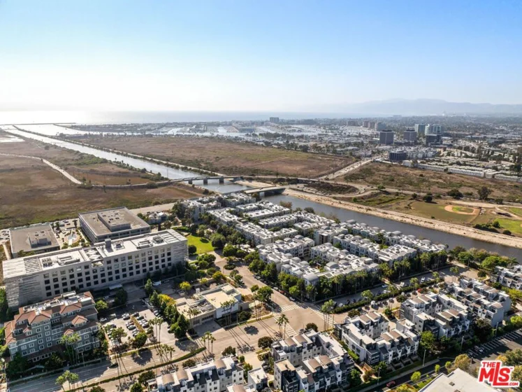 5400 Playa Vista Drive #14 photo 32