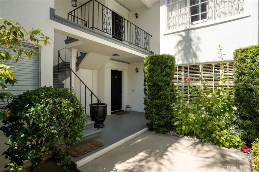 681 S Orange Grove #3 photo 2