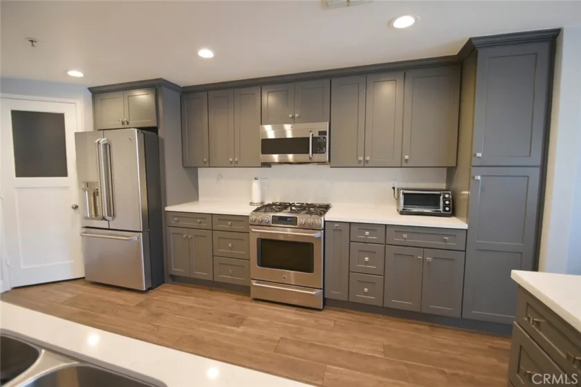 5350 White Oak Avenue #105 photo 6