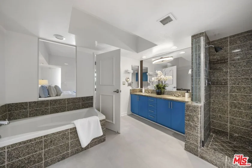 13700 Marina Pointe Drive #809 photo 19