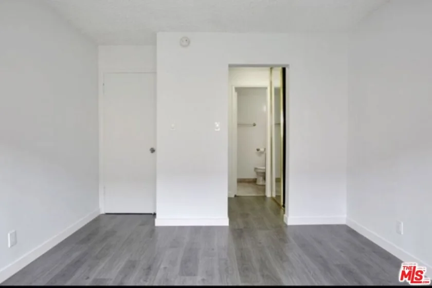 855 Victor Avenue #210 photo 8