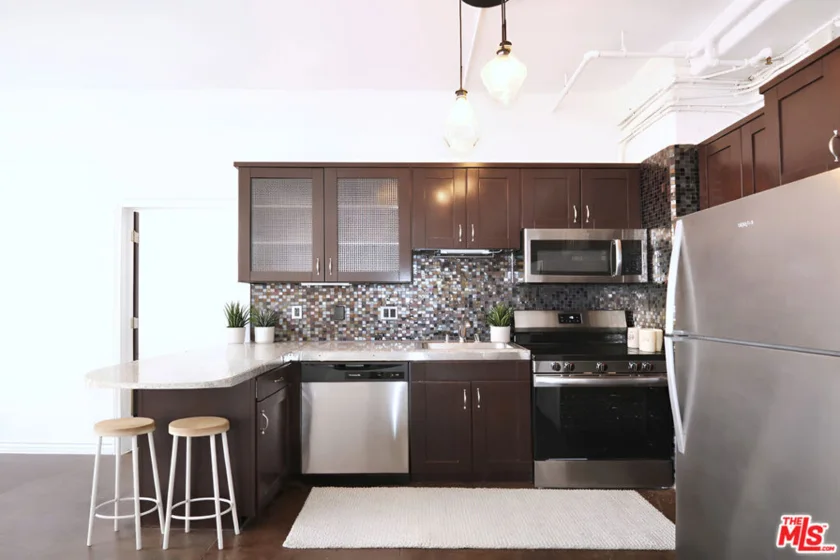 215 W 7th Street #907 photo 3