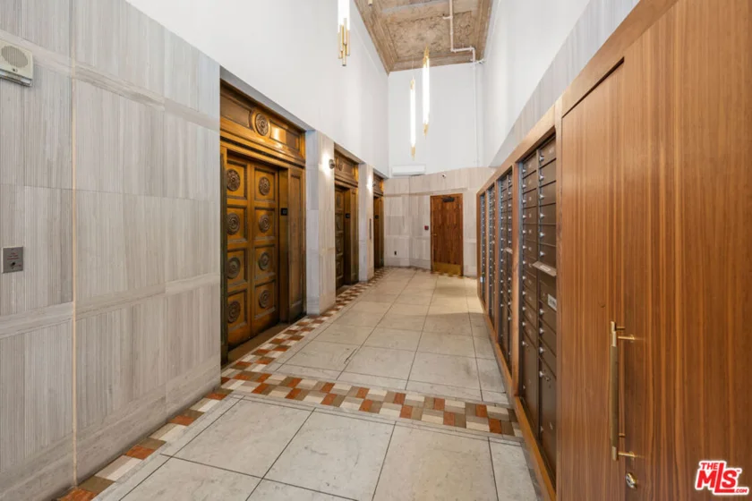 215 W 7th Street #907 photo 20