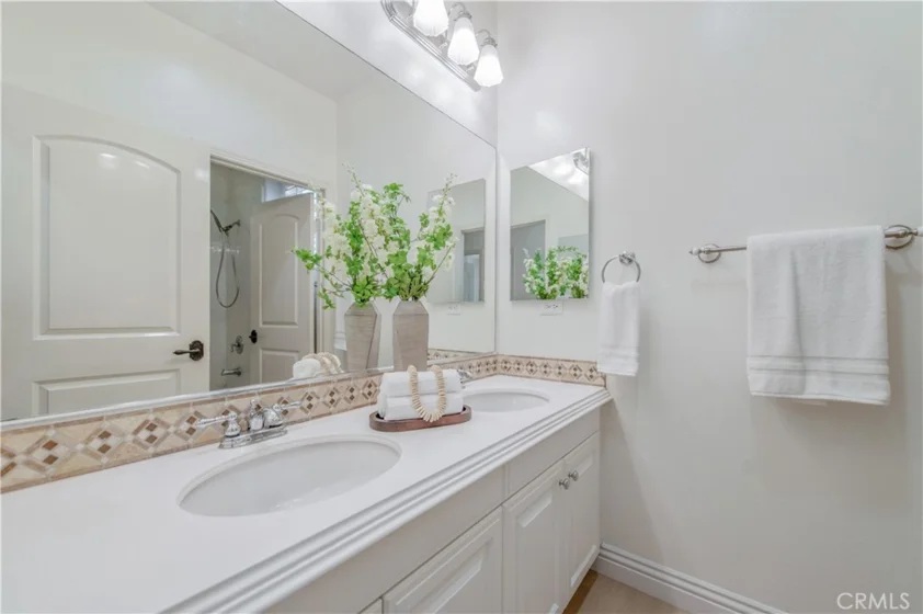 83 Twin Gables photo 33