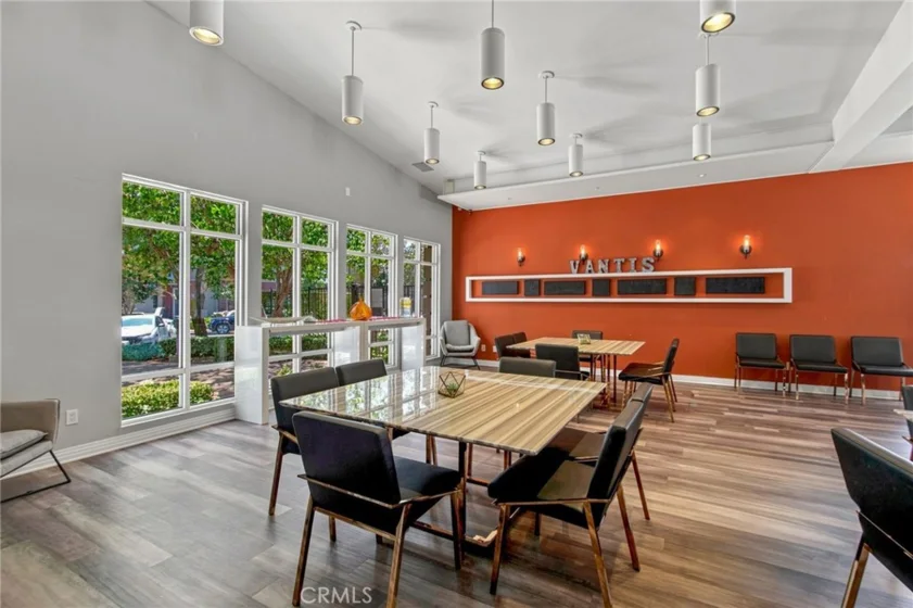 12 Midtown photo 41