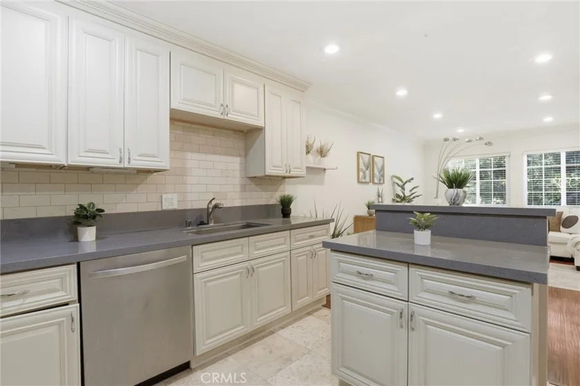 4189 Vineland Avenue #111 photo 4