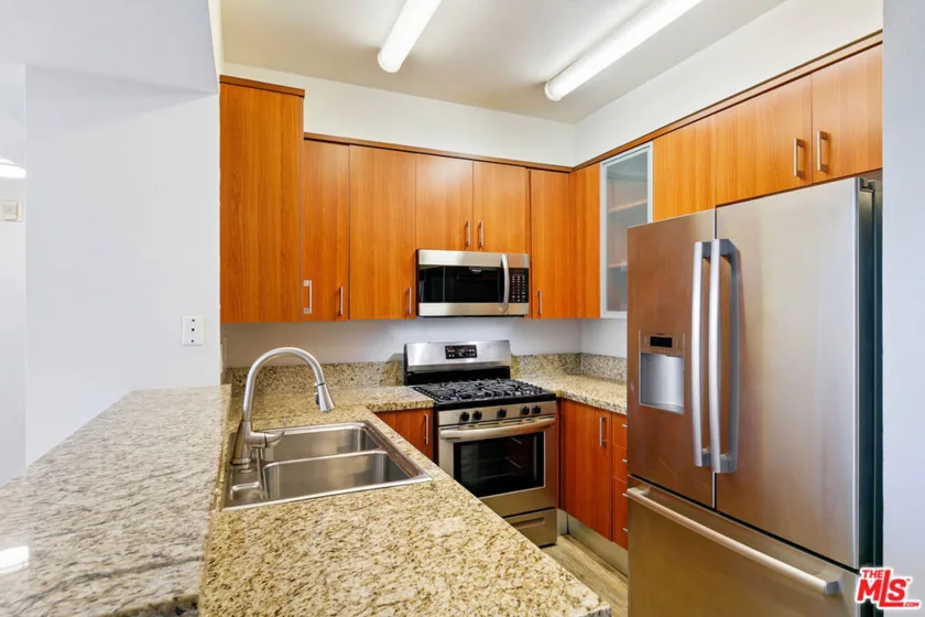 620 S Gramercy Place #320 photo 33
