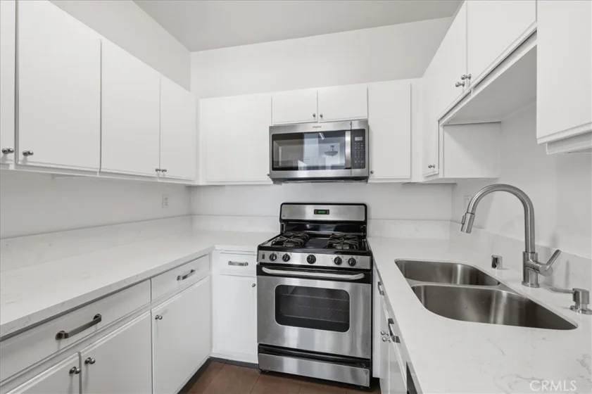 11822 Goshen Avenue #303 photo 18
