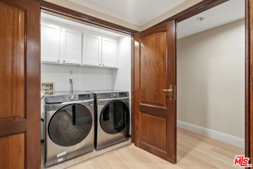 9249 Burton Way #302 photo 11