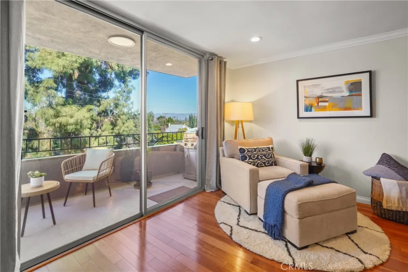 16012 Moorpark Street #301A photo 1