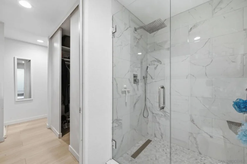 2928 Lawrence photo 26