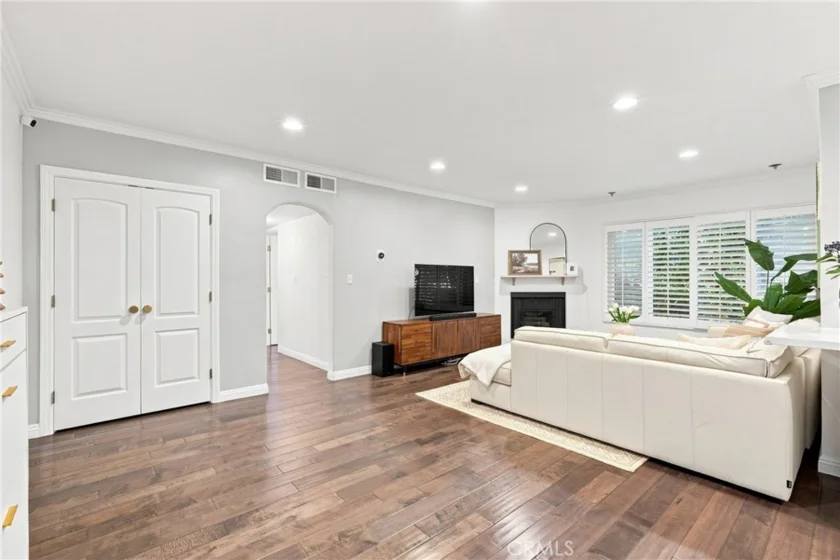 1827 Greenfield Avenue #105 photo 6