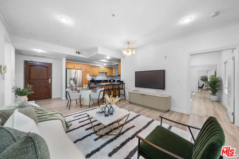 1128 S Serrano Avenue #104 photo 10