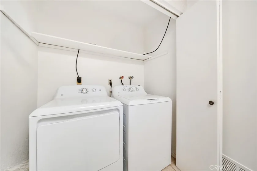 2564 Colgate photo 14