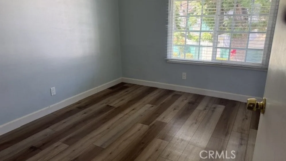 8188 Glengarry photo 32