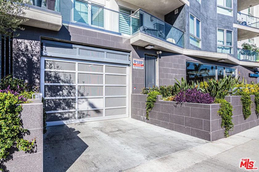 105 S Mariposa Avenue #204 photo 41