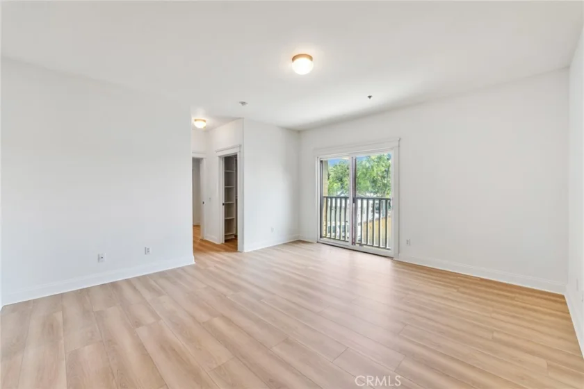 1590 Locust photo 21