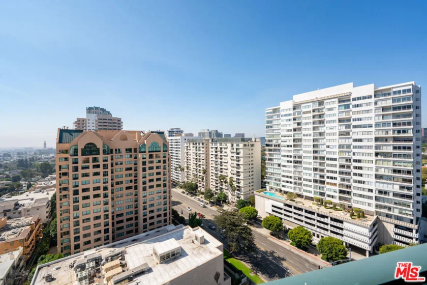 10490 Wilshire Boulevard #1402 photo 23