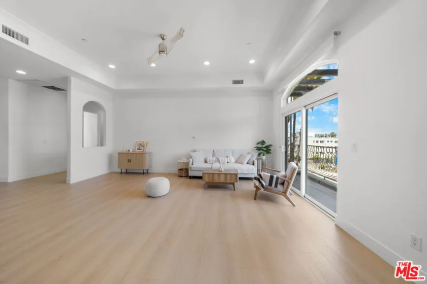 309 S Mariposa Avenue #301 photo 26