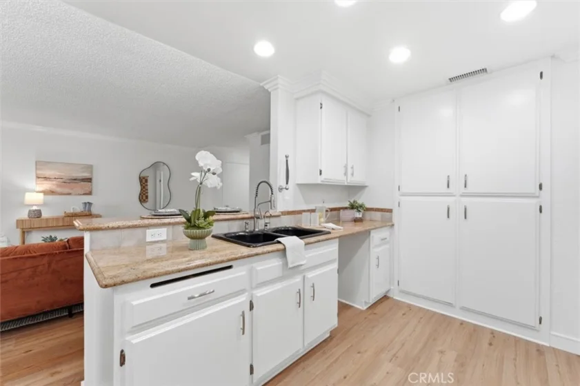 3859 Thorncroft Lane #E photo 10