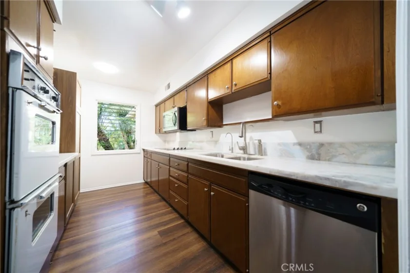 8120 Canby Ave #6 photo 17