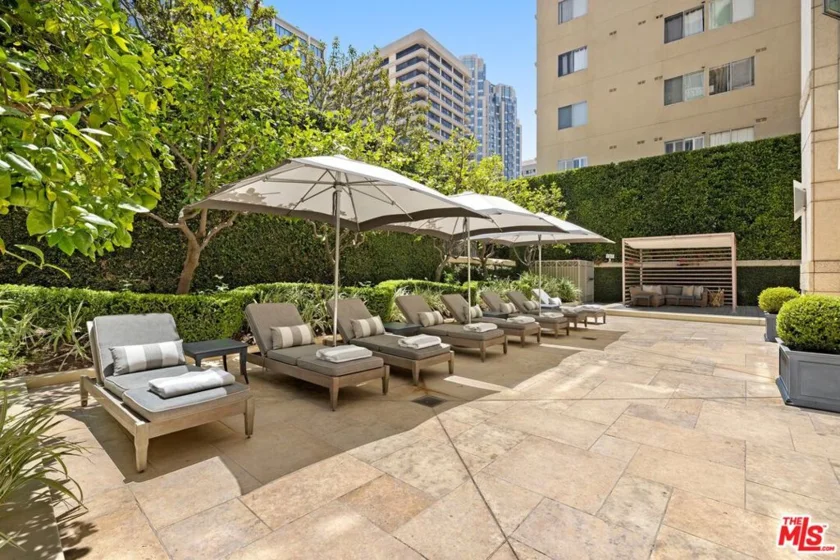 10727 Wilshire Boulevard #1001 photo 26