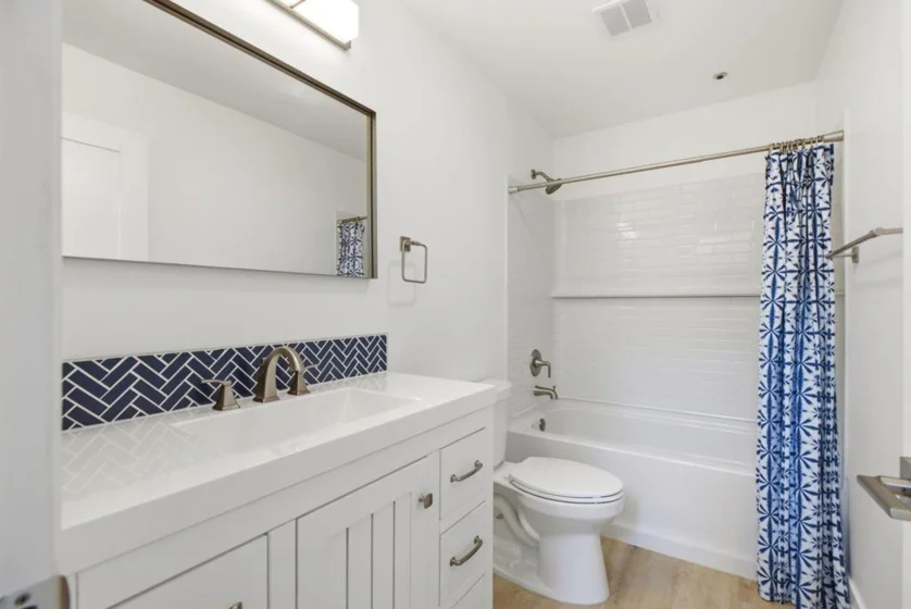 2055 S El Camino Real photo 17