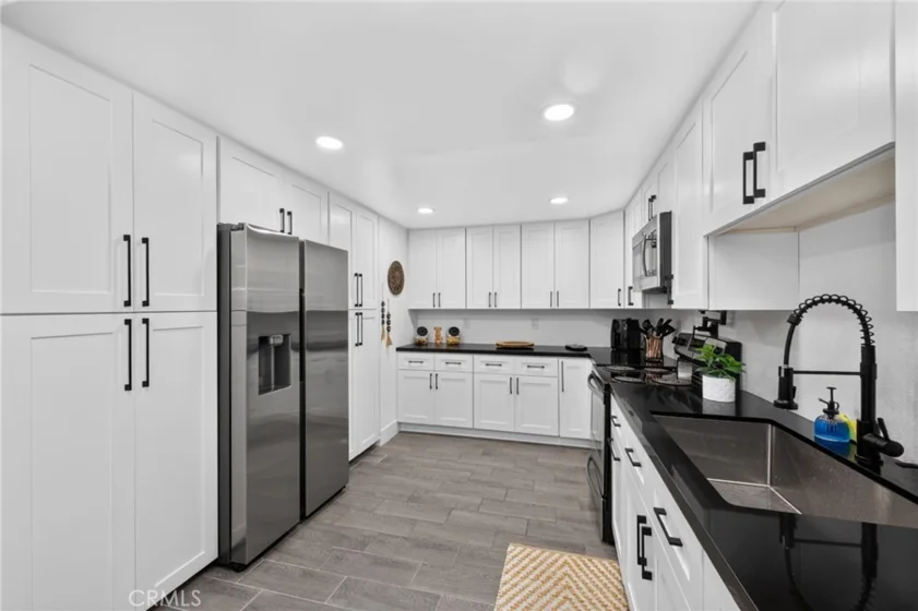 1725 Melrose #28 photo 35