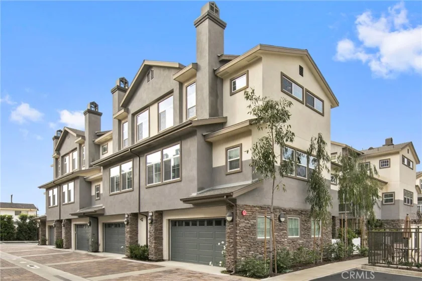 615 Seabright photo 1